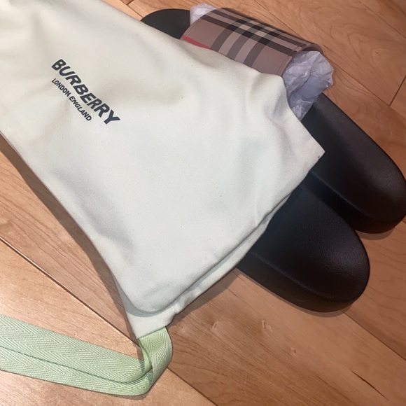 Burberry Check Slides - Picture 6 of 6